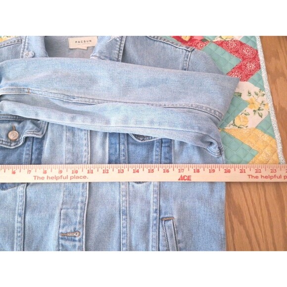 Pacsun Jacket Denim Distressed Destroyed Blue Jean Trucker Pockets Sz Medium - Picture 4 of 7